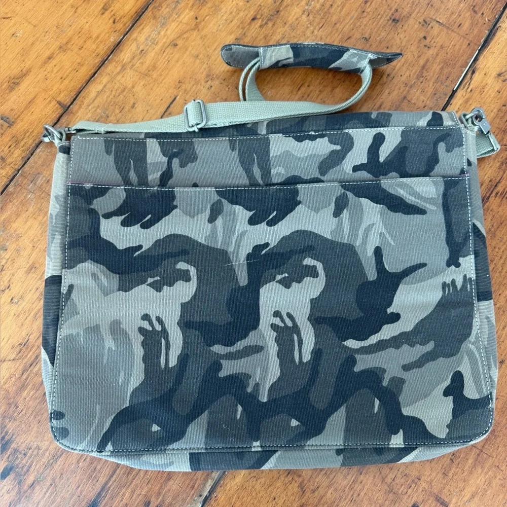 Mary Kate and Ashley Green Camo Laptop Bag Pink Lined